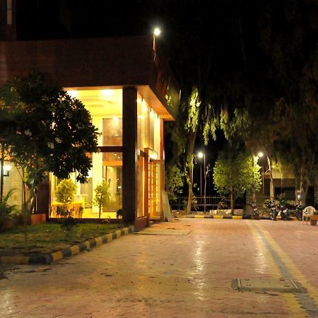 Hotel Malhar Palace Shirdi Esterno foto