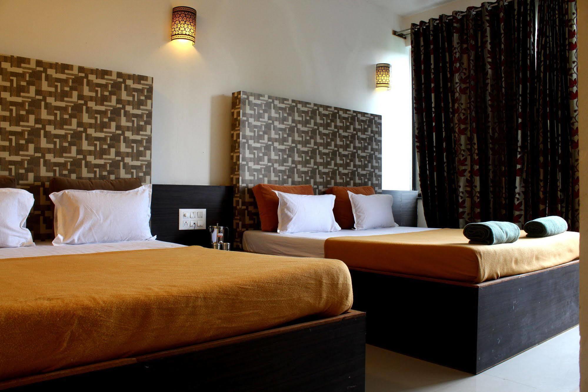 Hotel Malhar Palace Shirdi Esterno foto