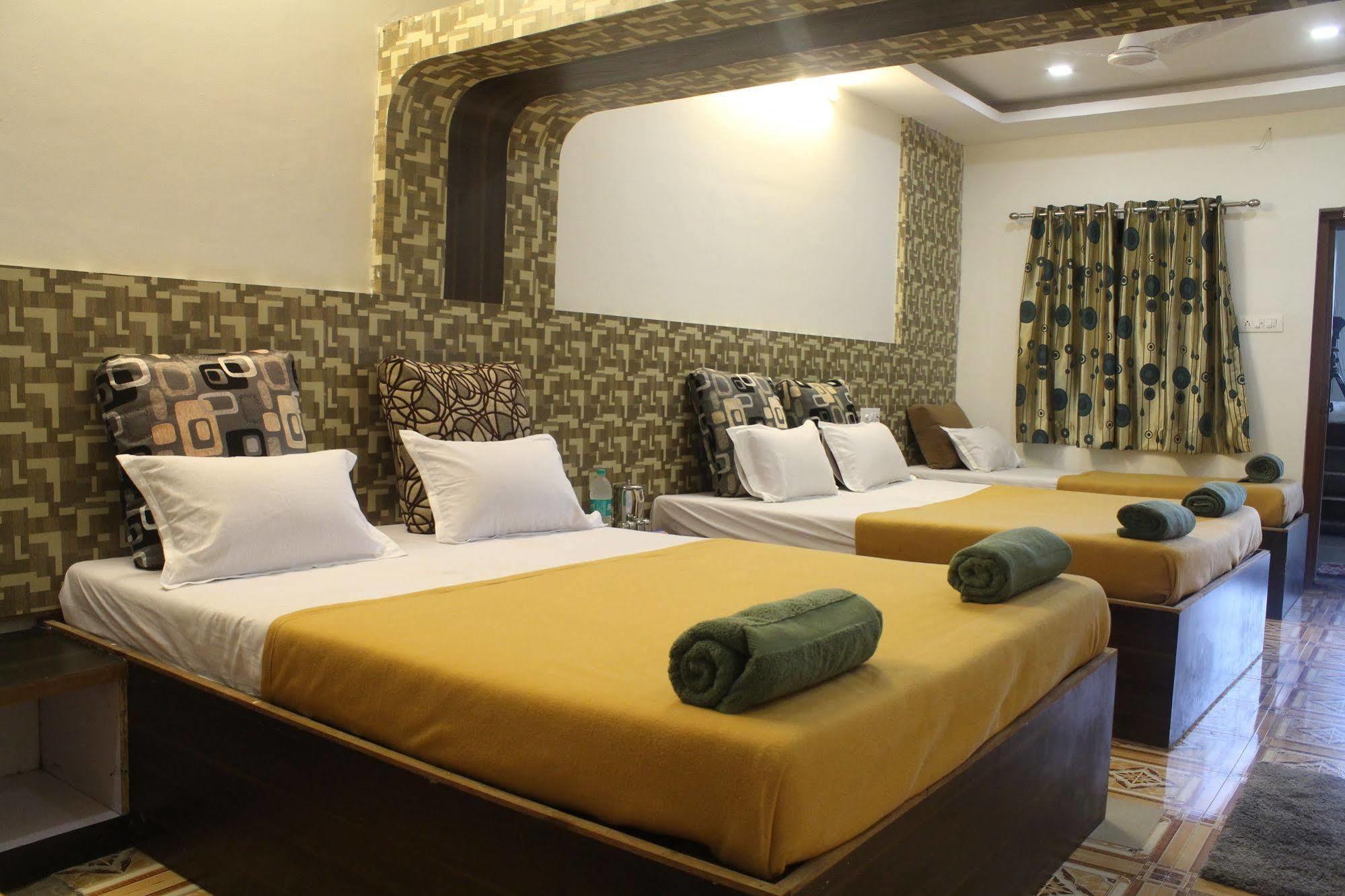 Hotel Malhar Palace Shirdi Esterno foto