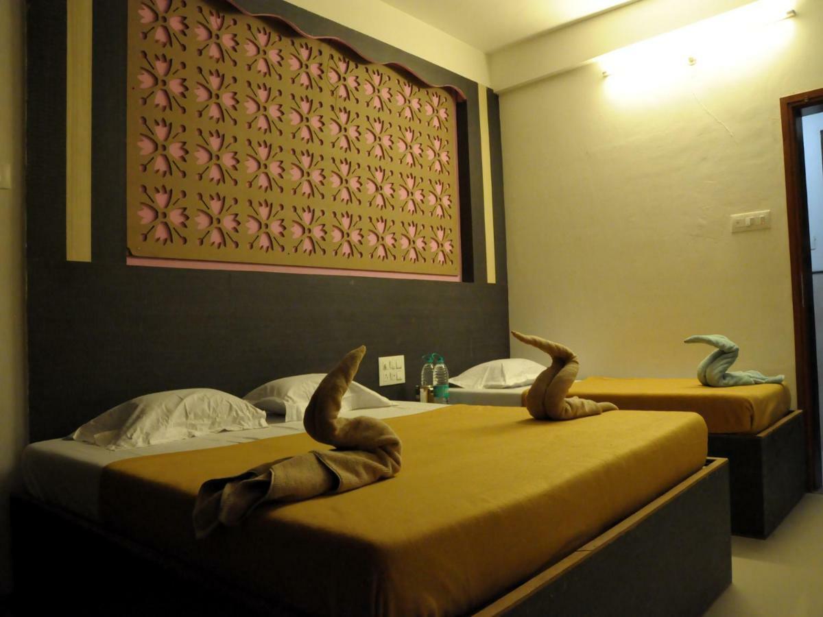 Hotel Malhar Palace Shirdi Esterno foto