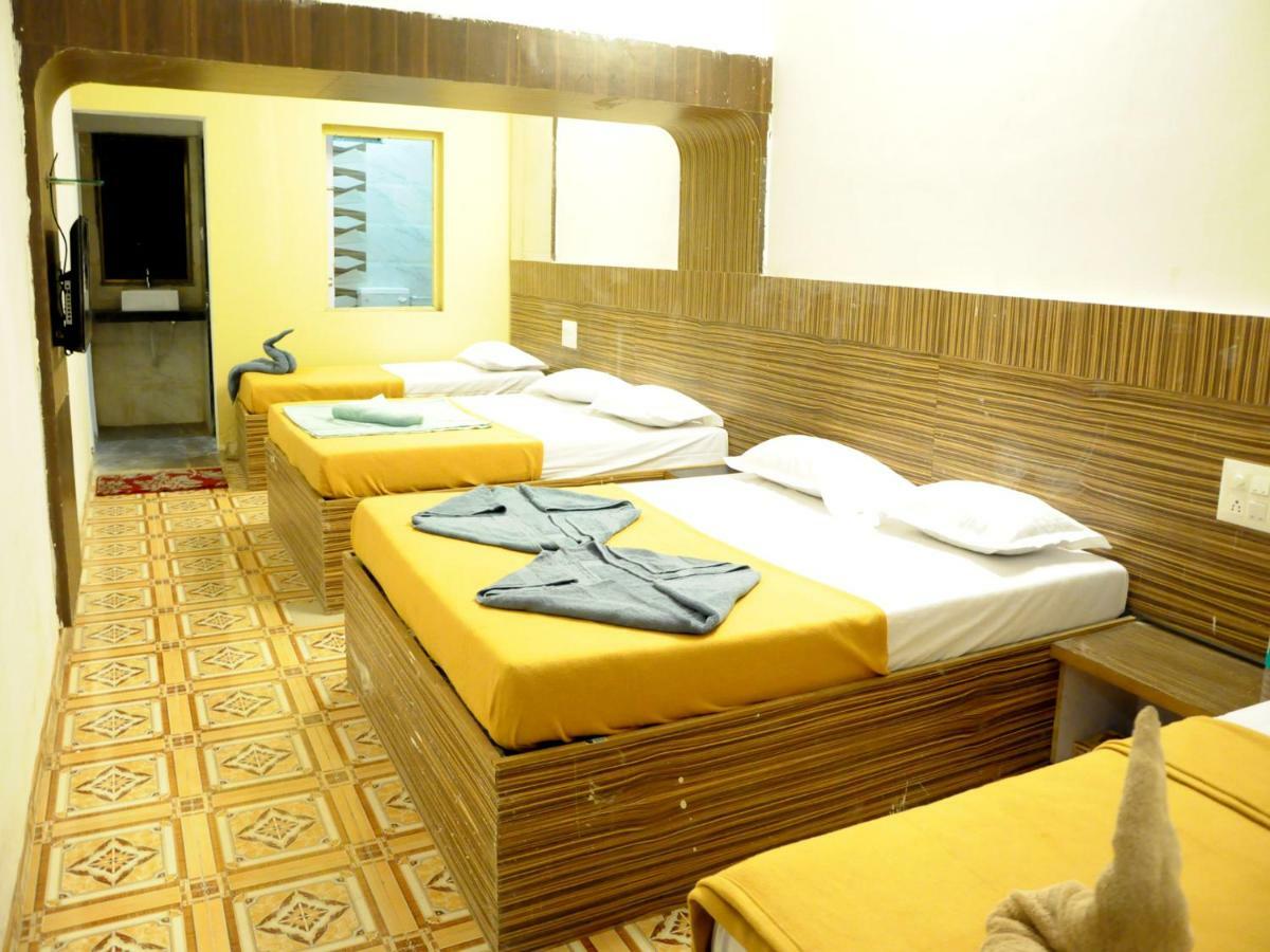 Hotel Malhar Palace Shirdi Esterno foto