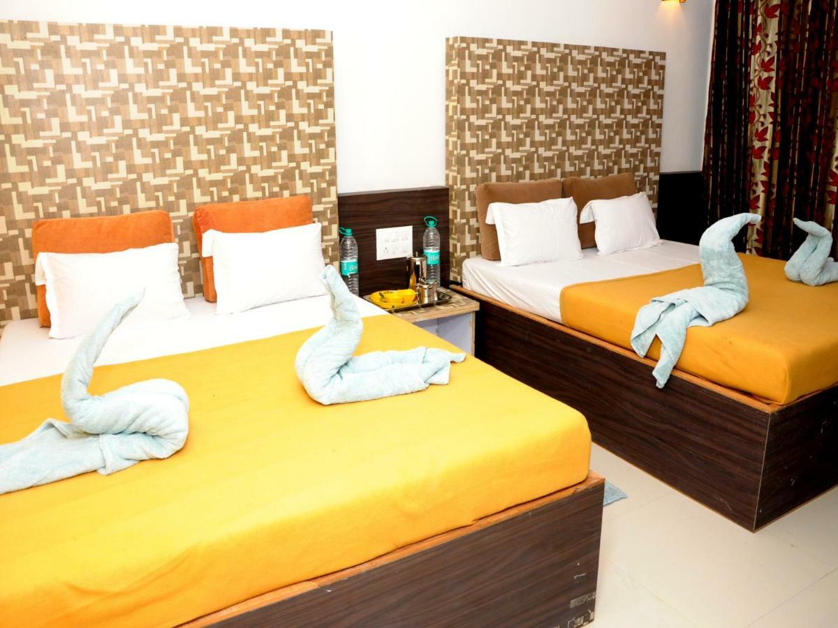 Hotel Malhar Palace Shirdi Esterno foto