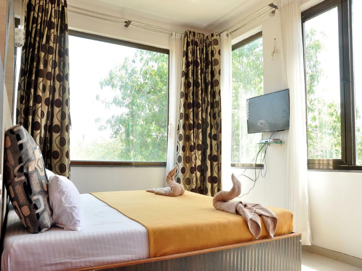 Hotel Malhar Palace Shirdi Esterno foto