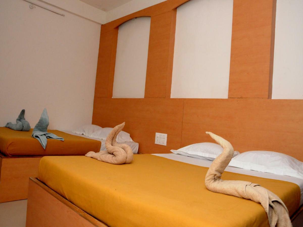 Hotel Malhar Palace Shirdi Esterno foto