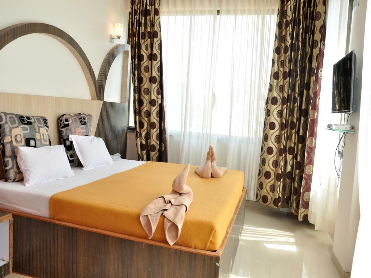 Hotel Malhar Palace Shirdi Esterno foto
