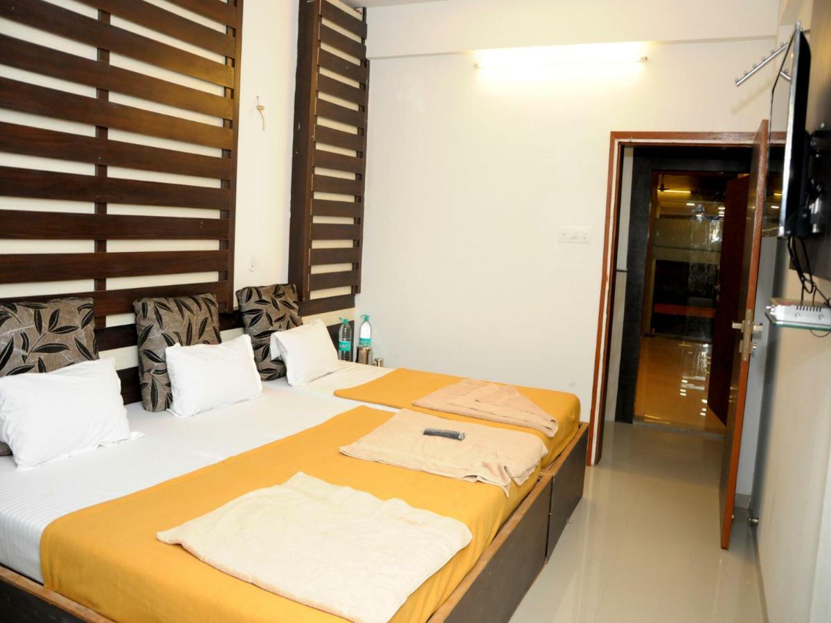 Hotel Malhar Palace Shirdi Esterno foto