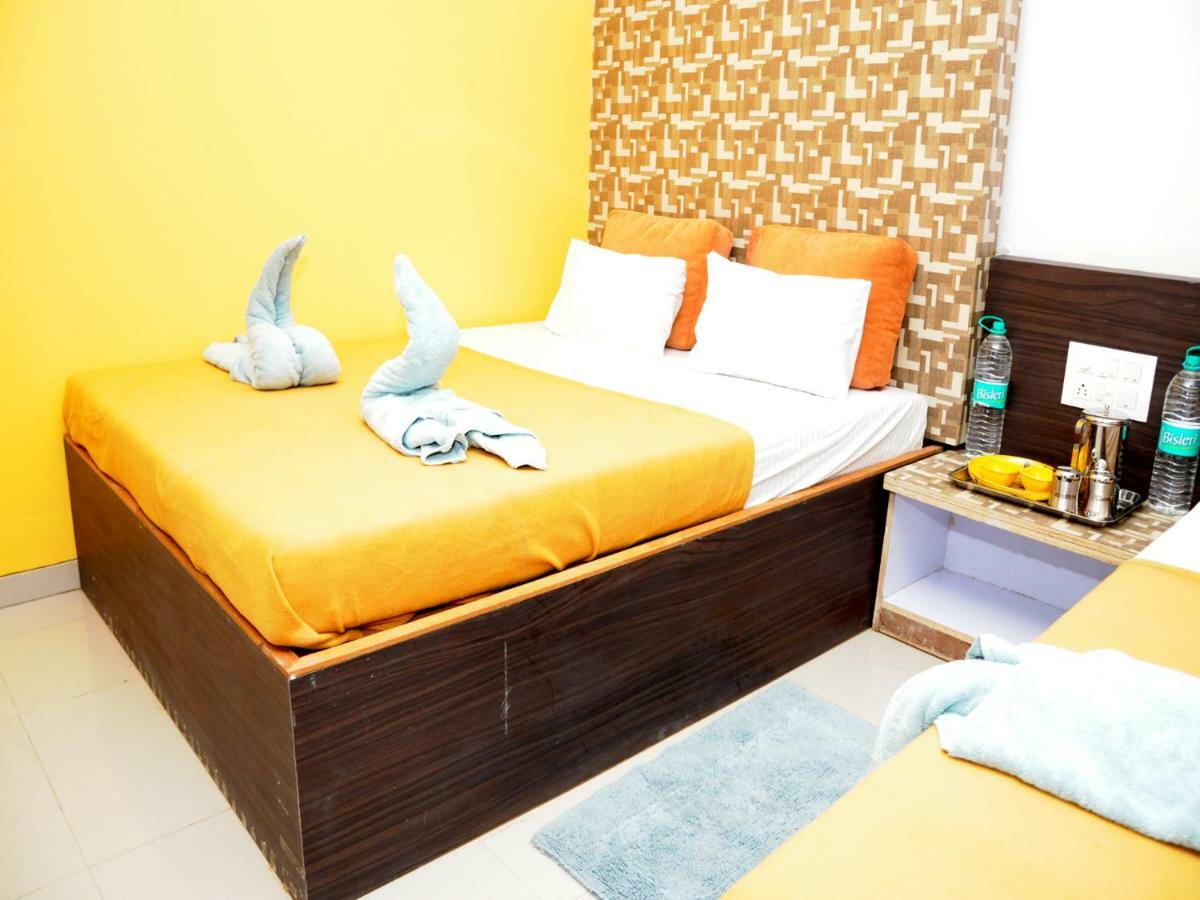 Hotel Malhar Palace Shirdi Esterno foto